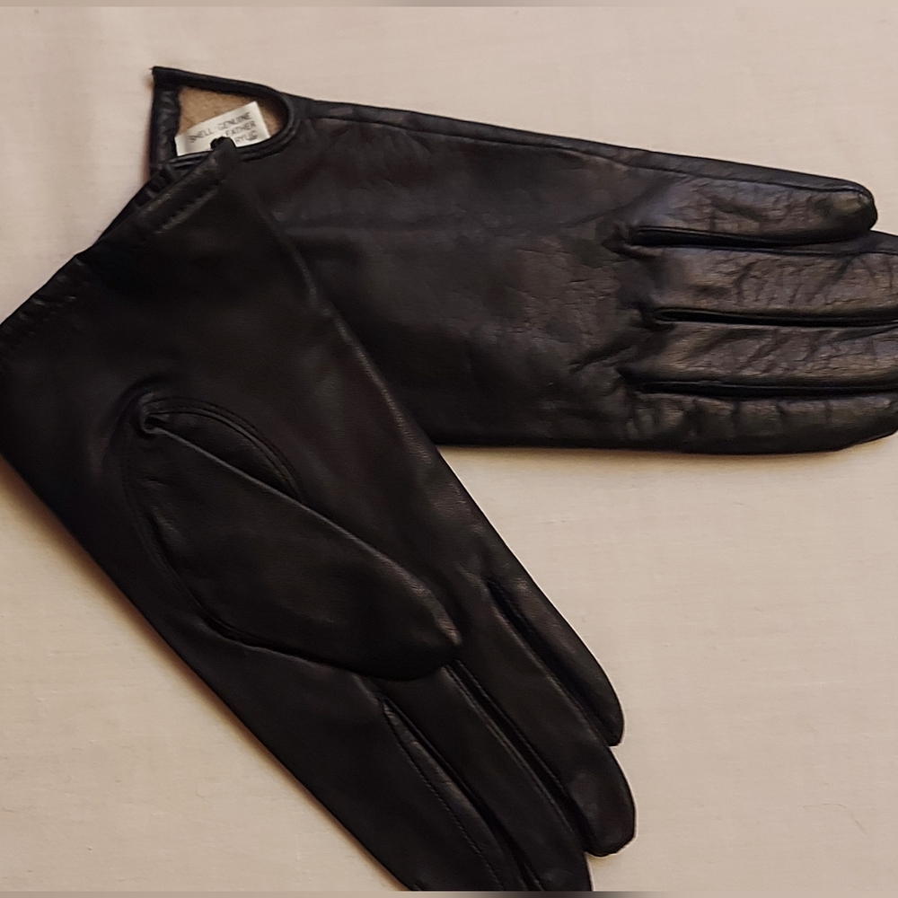 Elegant Black Leather Women's Gloves